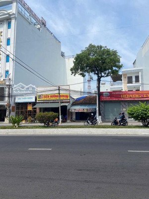 bán đất mt đường 2/4 vĩnh hải,dt 128 m2,ngang 5,2 m,đường 32 m,hướng đông- giá 11,5 tỷ