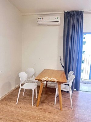 em cho thuê căn hộ hausneo,ngay vòng xoay liên phường,quận 9 gồm 2 pn và 2 vệ sinh có nội thất