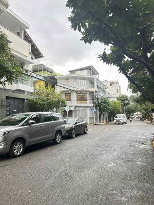 bán nhà biệt thự ngay trung tâm thành phố