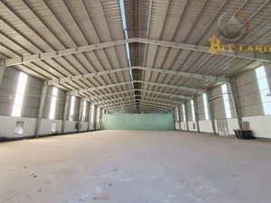 bán gấp xưởng 8000m2 cực đẹp ngay trung tâm trảng bom. giá siêu tốt 38 tỷ