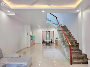 Bán nhà mặt tiền Đông Hồ, phường 10 Tân Bình (4,5x15) 2MT chỉ 10 tỷ?