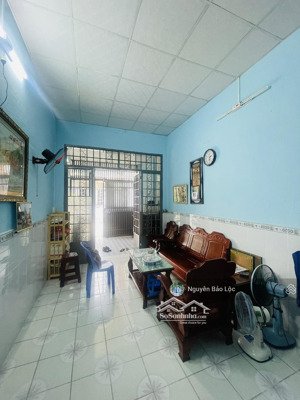 đh tài chính marketing. đường thông.164m2 có nhà c4 + 6 phòng trọ. chỉ 9.x tỷ tl