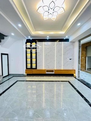 bán nhà xây mới 5 tầng phố hồng hà 40m, mặt tiền 4,4m hai mặt thoáng giá: 7 tỷ!