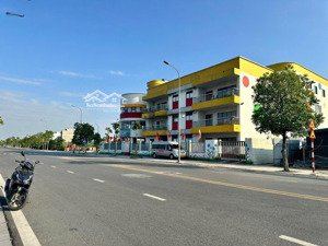 tái định cư cự khối -65m2 -mặt tiền 5m -đường 12m -vỉa hè 3m -hướng nam -ngay hồ điều hoà 30ha