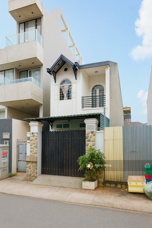 nhà nguyên căn - kinh doanh tự do (5x23m) 1 trệt 1 lầu - cạnh masteri thảo điền. giá thuê: 49tr/th