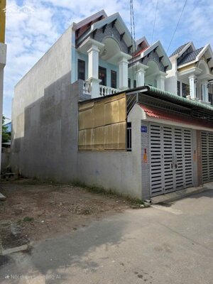 Bán gấp căn nhà ngay chợ Tân Hiệp Tân Uyên