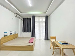 trống studio full nội thất ban công rộng giá cực tốt
