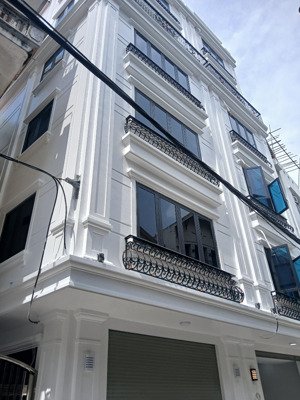 cc cần bán nhà mặt phố vĩnh phúc,văn cao,ba đình 45 m2,mt 4,3 m x 7 t thông sàn kd giá 17,5 tỷ