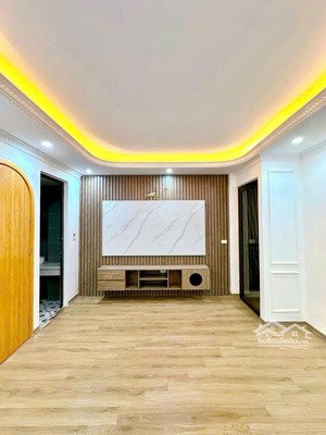 bán nhà trường chinh 31m x 7 tầng có thang máy giá 9.9 tỷ full nội thất