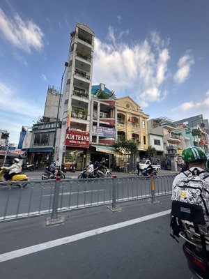 tôi cần bán mặt tiền 252a nguyễn văn nghi p7 dt 9.8x30m nhà 3 lầu gía chỉ 32.9 tỷ