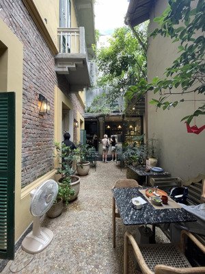 bán nhà mặt phố yên thế-hiện là quán cafe có doanh thu 150triệu/tháng-khu toàn khách tây cực đông