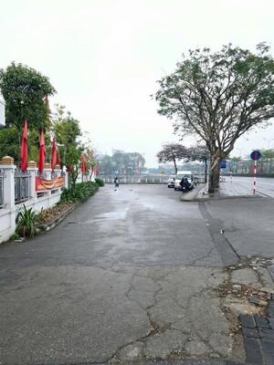 Bán nhả phúc đồng, oto vào, lô góc vị trí đẹp, thang máy