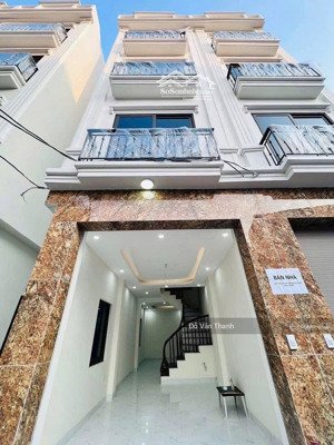 bán nhà hơn 5 tỉ xây 5 tầng văn hội đức thắng bắc từ liêm,ngay học viện tài chính, đh mỏ