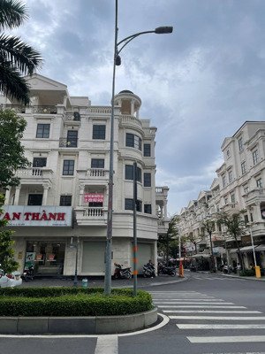 cho thuê tòa nhà góc 2 mặt tiền đường 3/2 đoạn đẹp nhất. hầm trệt lửng 4 lầu