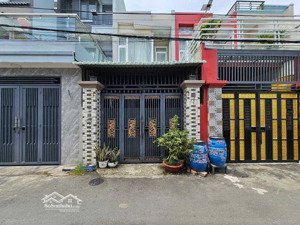 nhà lầu sân xe hơi gần nhà thờ dĩ an 1, giá 4 tỷ 800 triệu