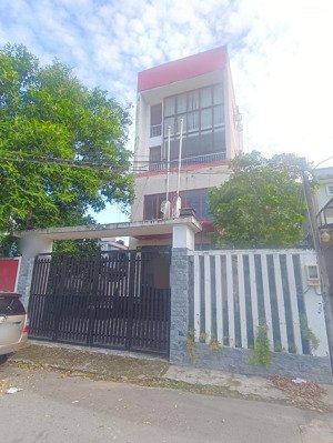 cho thuê nhà 3 lầu 14 * 36m hẻm tải p long thạnh mỹ. quận 9 cũ