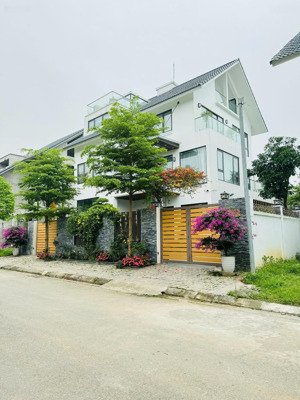 bán biệt thự siêu hot tại new house city, quốc oai, hà nội, đã có sổ dt 200m2. lh 