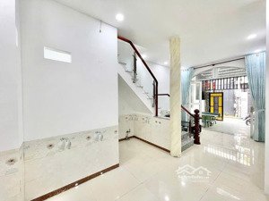 nhà đẹp ngang 6,2m, đường oto cách dt743b chỉ 20m, ở, kinh doanh được