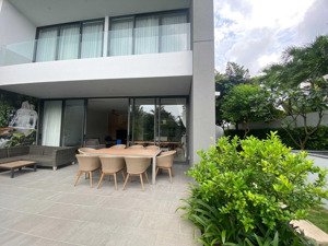 chính chủ bán căn villa sanctuary vị trí căn góc 359.4 m2, nhận nhà ở liền, giá 23 tỷ (vat) bao hết