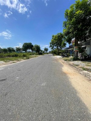 chính chủ cần bán lô góc sát fpt giá chỉ có 3 tỷ