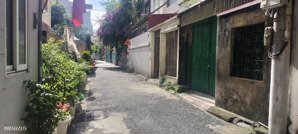 đất đẹp giang biên - vuông vắn ngõ thông - ô tô đỗ cửa, vào đất