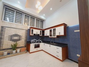 chính chủ bán nhà bùi xương trạch: 25m2*4t chỉ 5 tỷ 2, gồn ô tô, ngõ ba bác, gần trường chợ nhà đẹp