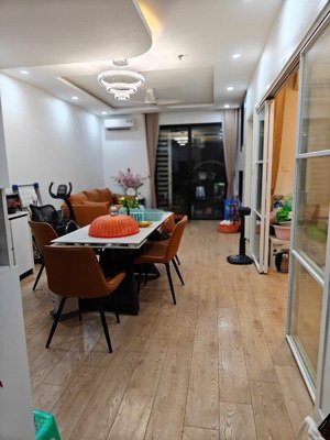 căn 2 phòng ngủ tầng trung times city có slot ô tô giá 15tr/th