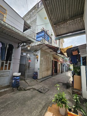 nhà trọ 1 trệt 1 lầu thu 9trieeu gần vincom550 dĩ an gần bên chợ xóm vắng