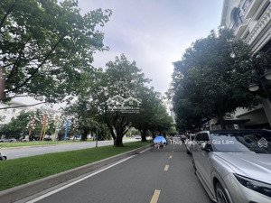 cho thuê biệt thự tại đảo ngọc trai bé, nội thất sang trọng, có thang máy. ngay sát mặt đường 52m