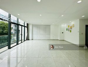 văn phòng vạn phúc 7x12m sàn, sàn trống sẵn vách kính, có thang máy máy lạnh, hầm xe. giá chỉ 10 tr