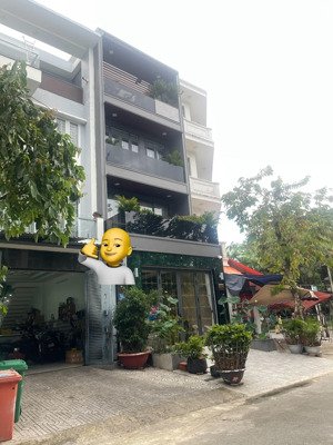 căn nhà lý tưởng để ở kế bên phú mỹ hưng khu dân trí cao thang máy 16.5 tỷ