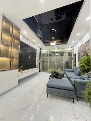 bán nhà sát phố quốc tử giám - trung tâm đống đa - 40m2 * 4t