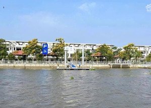 chủ kẹt tiền bán gấp nhà phố 1 trệt 2 lầu giá 2ty500