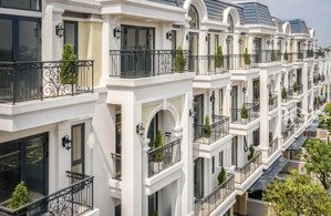 chính chủ gửi bán căn 274m2 gần hồ bơi khu tiện ích. giá tốt nhất thị trường 