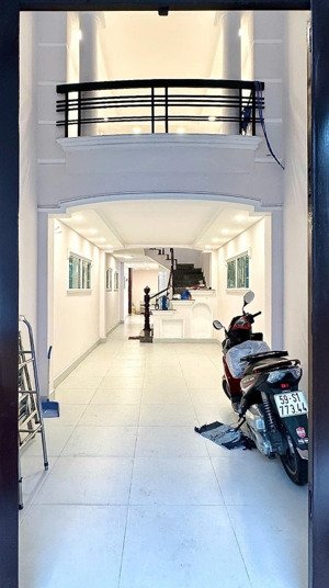 nhà mặt tiền kinh doanh đinh công tráng nở hậu sáu hai mét. chỉ 19,7 tỷ 5 tầng