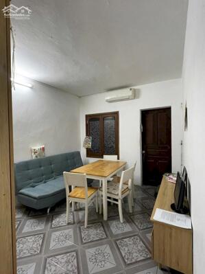 Cho thuê căn hộ Tập thể tầng 2 ngõ 2 Phố Phương Mai 65m2, chỉ 7 Triệu vào ngay