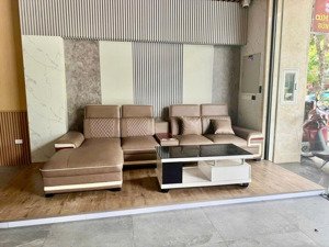 văn phòng tầng trệt dt 7 x 20m,ngăn sẵn vách kính 2 phòng,full nội thất đẹp,hầm xe miễn phí.