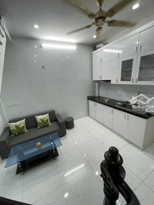 bán nhà đại la 25m2, mặt ngõ, lô góc, ngõ thông, vị trí trung tâm