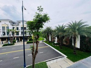 bán căn liên kế góc verosa đối diện và bên hông công viên, dt 205m2, trục đường rộng 24m siêu đẹp