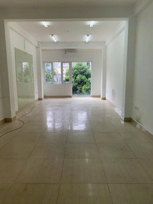 cho thuê nhà 60m*6 tầng, mt 4,5m, thang máy, tại mạc thái tổ,p yên hòa,q. cầu giấy, giá 35 triệu/th