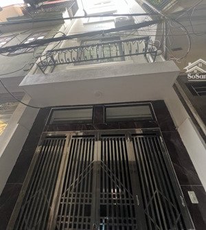 tô hiệu - hđ. nhà 5t, thang máy, sát phố, dt 42m2, 6pn, mt rộng, ô tô đỗ gần, chỉ hơn 10 tỷ có tl