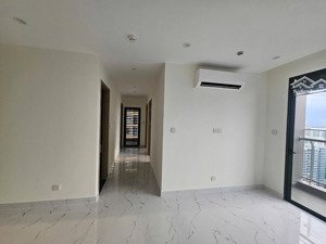 bán căn hộ. 3 phòng ngủ 2 tolet tại vinhomes grand park q9 cũ. dt 81 m2 tim tường