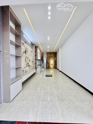 ngõ thông tứ tung - trước nhà 3m - 6 tầng - có thang máy - giá chỉ 7.x tỷ ( x hạt tiêu )