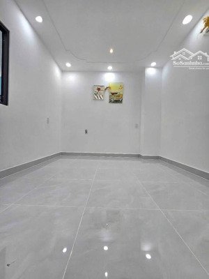 nhà hẻm xe hơi 6m cách mt chỉ 20m tân kỳ tân quý, tân phú. nhà 1 lầu. giá 5.4 tỷ lh 