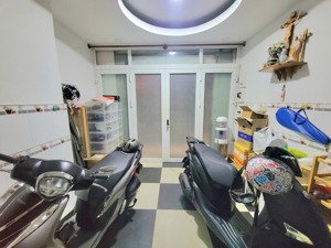 cách mạng tháng tám ngay công viên lê thị riêng - 5 tầng đúc btct - chỉ 3 tỷ còn bớt.