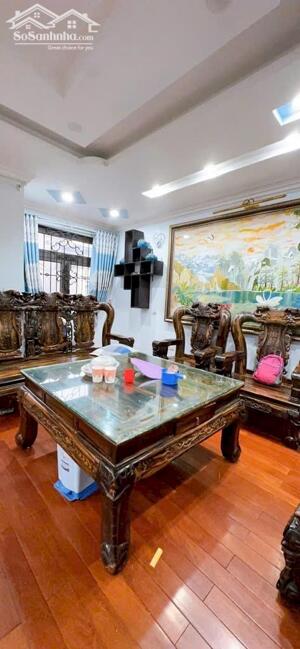 Bán nhà Khúc Thừa Dụ - Cầu Giấy, 5T, 18 tỷ, oto, lô góc kinh doanh