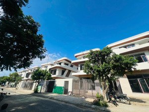 230m2 biệt thự bùi viện - 3 tầng sát sông hàn - giá rẻ nhất toàn khu - cam kết duy nhất 1 căn shb