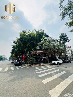 cho thuê căn góc siêu vip ở khu kinh doanh sầm uất diện tích sử dụng hơn 600m2