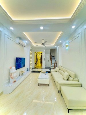 nhà đẹp ngõ ô tô dương văn bé, hai bà trưng 38 m, 6 tầng, mt 3.5m, giá 13.5 tỷ.