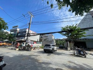 cần tiền gấp mt lương định của, dt 200 m2 vỉa hè 10m chỉ 90 tỷ